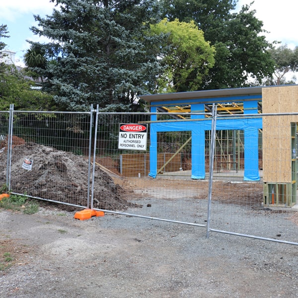 do you deliver and set up temporary fencing and what's the cost for this in Fitzgerald
